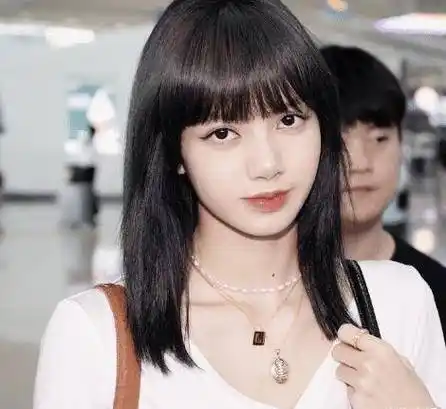 lisa她和蔡徐坤的关系是非常好的,这一点在娱乐圈当中大家都知道,虽然