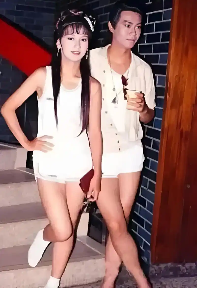 1978年的香港,郑少秋和赵雅芝正在拍摄《戏说乾隆》的剧照,可惜没有在