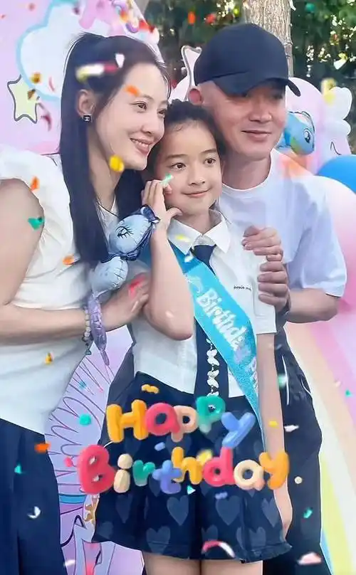 聂远为10岁长女庆生,小9岁娇妻好少女,1岁小女儿罕见出镜像姐姐