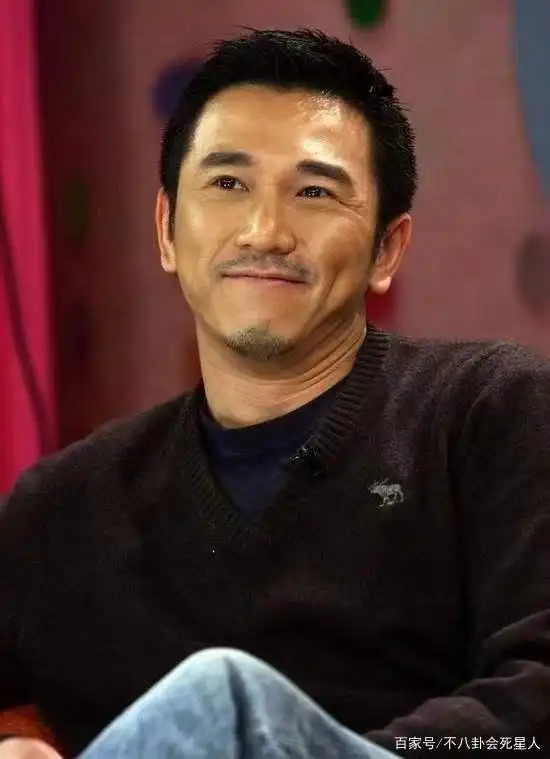 香港男星温兆伦:3婚2离50岁高得女,57岁靠直播赚钱