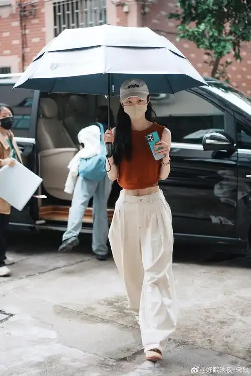 车车的名品马甲线  还有这小腰,我直接斯哈斯哈!