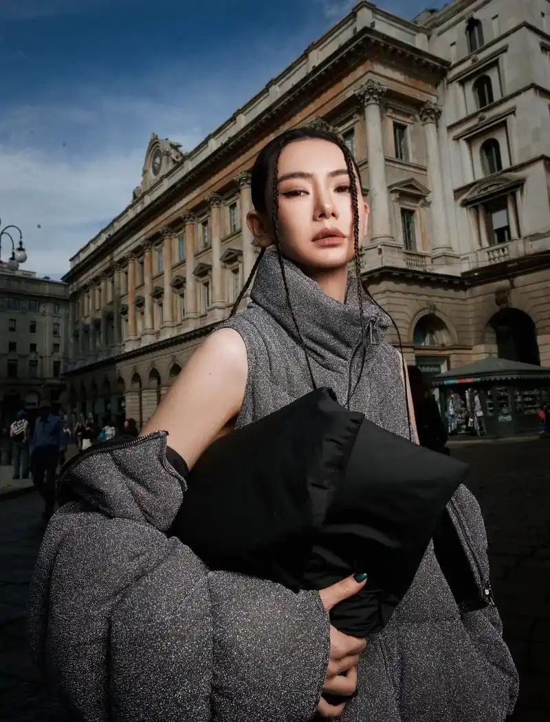 看show look.#米兰时装周 #戚薇时尚图鉴 - 抖音