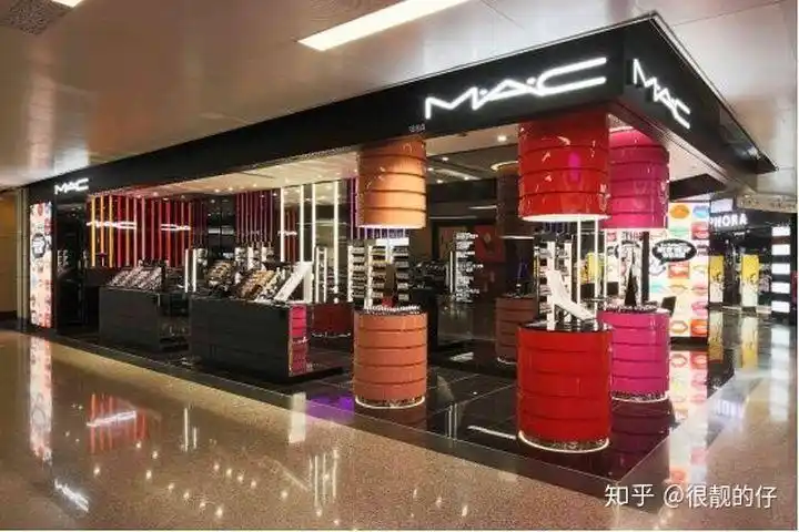 1/专柜 mac子弹头口红专柜全国统一零售价170元/支.