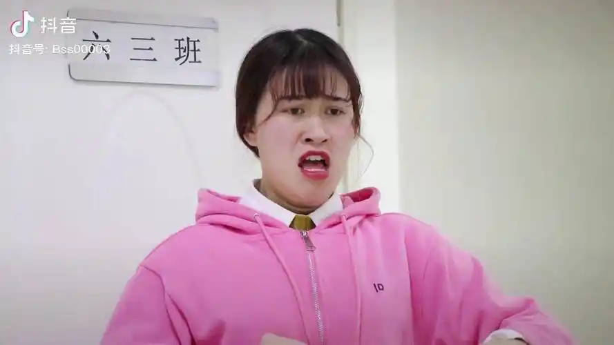 用鸡蛋托盘做手工王小九做出漂亮的风铃结果却被神秘人坑惨了