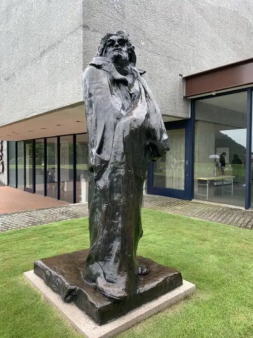 罗丹《巴尔扎克》