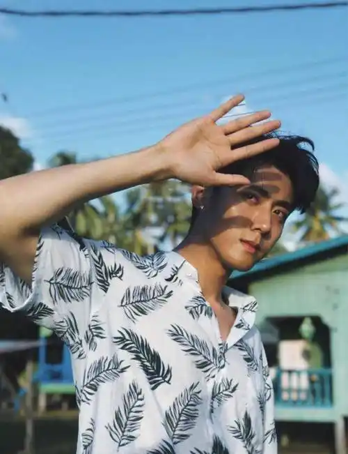 被许凯曾经合作的模特团队惊艳到了,帅哥云集,扎堆的心动男神_气质