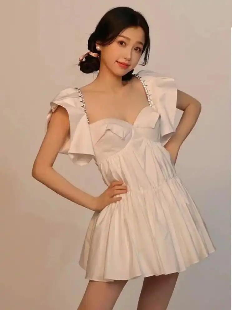 女明星都钟爱的水钻连衣裙,bulingbuling超亮眼,好身材穿出来