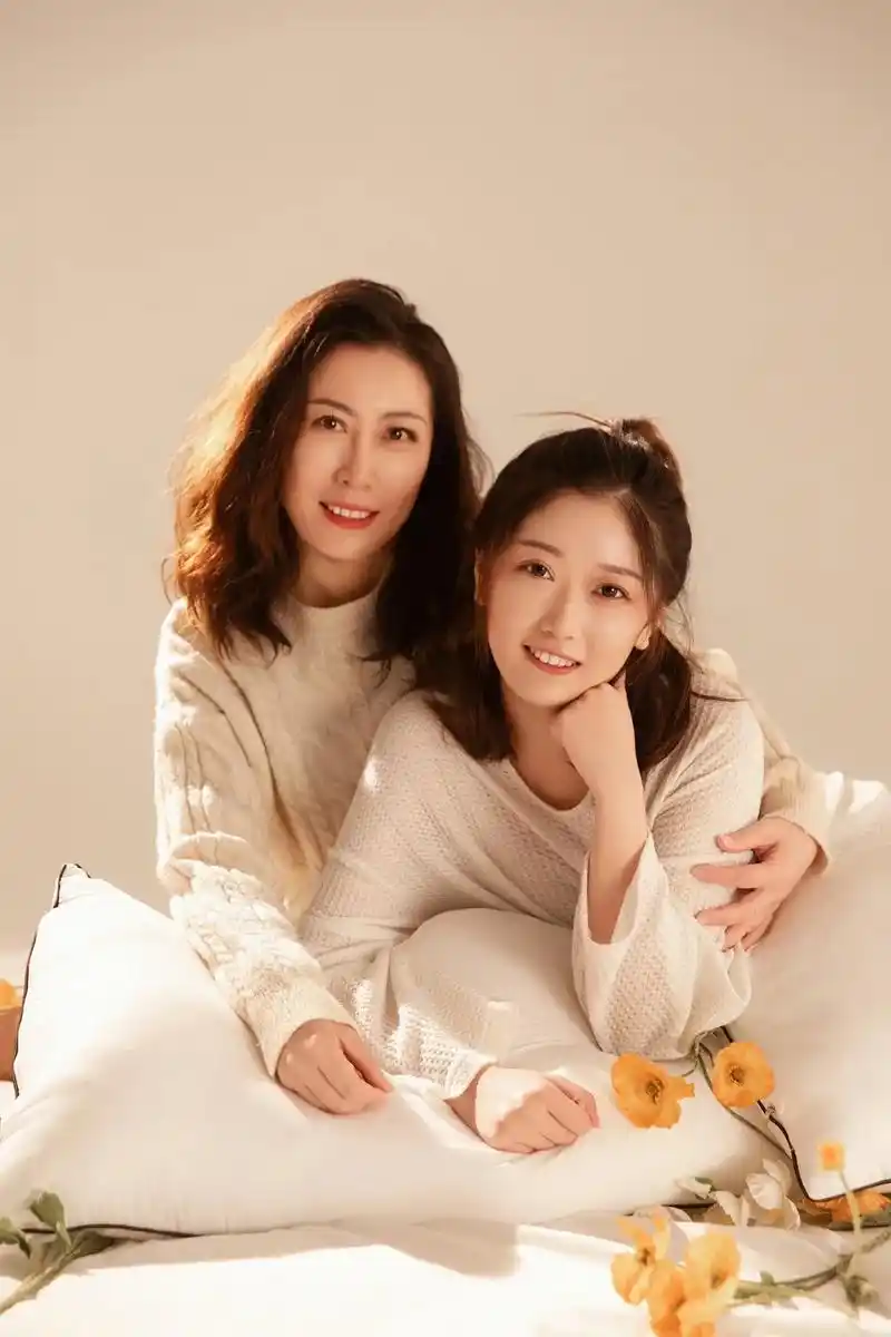 客片分享 #母女合拍 #最珍贵的照片 #当然要拍照记录啊 - 抖音