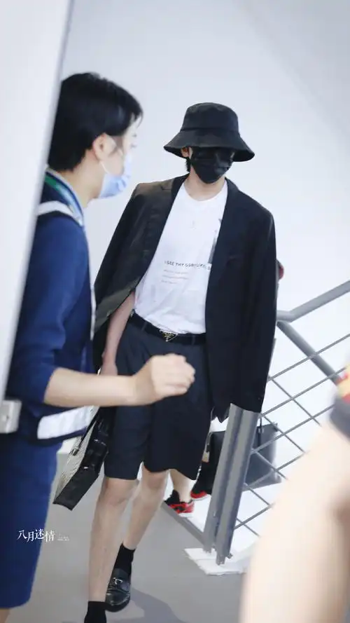 夏天就是要清凉露腿  #蔡徐坤小香风