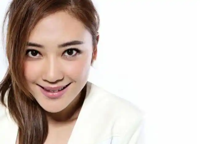 陈小春和应采儿婚后多年零绯闻网友陈小春真有福气