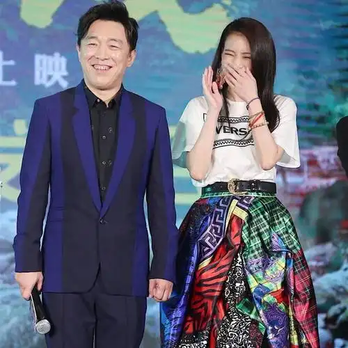 黄渤:曾被林志玲公开表白,成名后和素人妻子结婚,两人恩爱至今