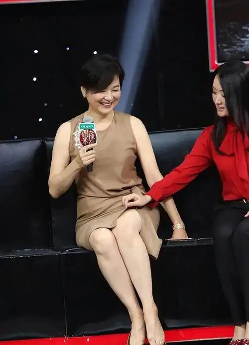 林青霞与朱茵杨钰莹合影差17岁却像同龄果然气质比年龄更重要