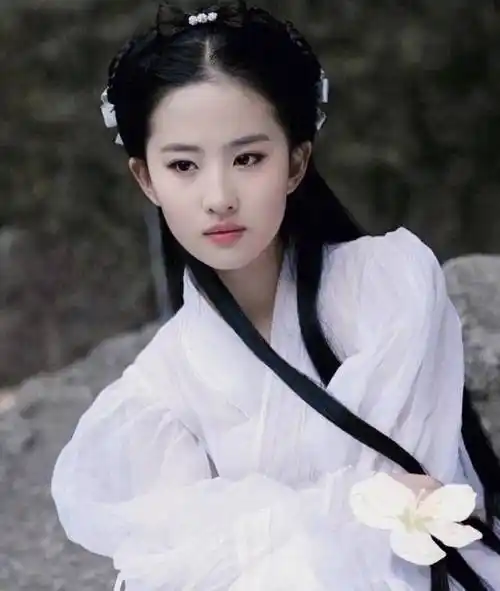 她就开始主演经典影视作品,包括《仙剑奇侠传》,《天龙八部》和《神雕