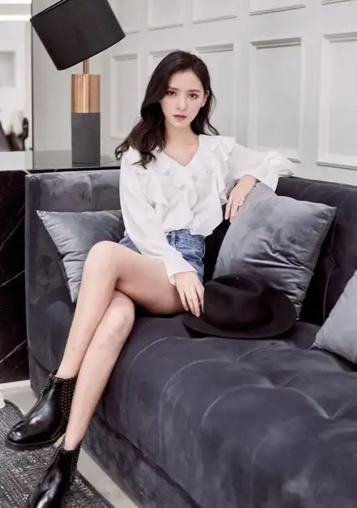 张予曦穿白裙亮相,蚂蚁腰让人看呆,网友:难怪王思聪会看上你!