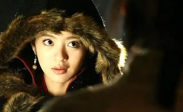 安以轩这个名字曾经在无数民国言情古装剧中响彻,那些年我还是个小