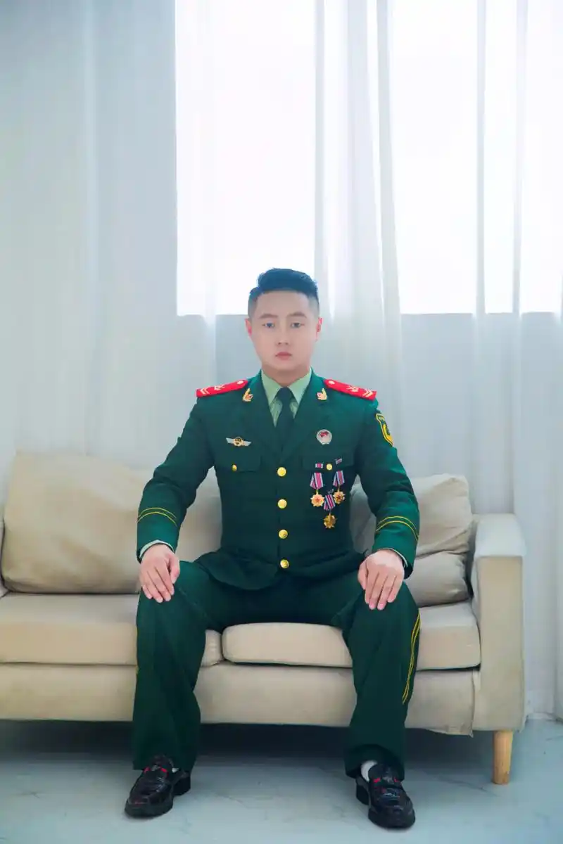 中国武警 #退伍不褪色 - 抖音