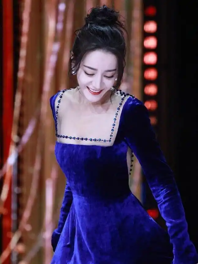 来看迪丽热巴红毯造型,你是哪套圈粉的?