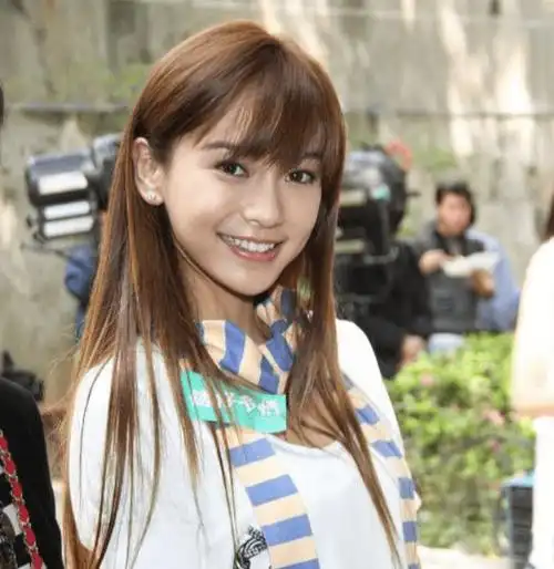 angelababy从嫩模到顶流,再到踢开黄晓明,她为何这么牛?