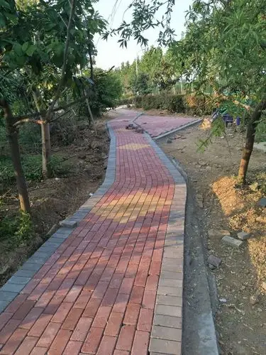 园路透水砖铺设