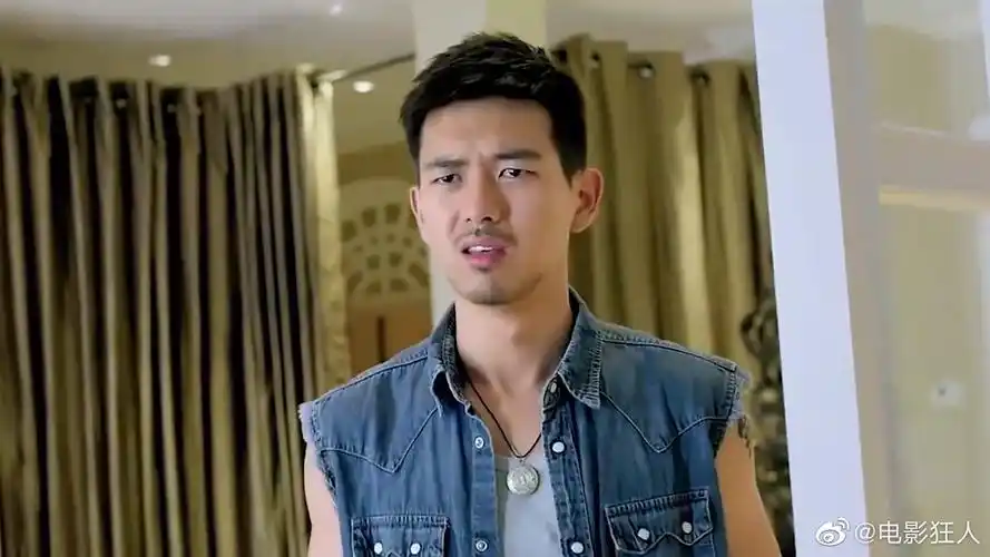 睡在我上铺的兄弟:李现终究被戴上帽子,实惨#高分电影##影视推荐##影