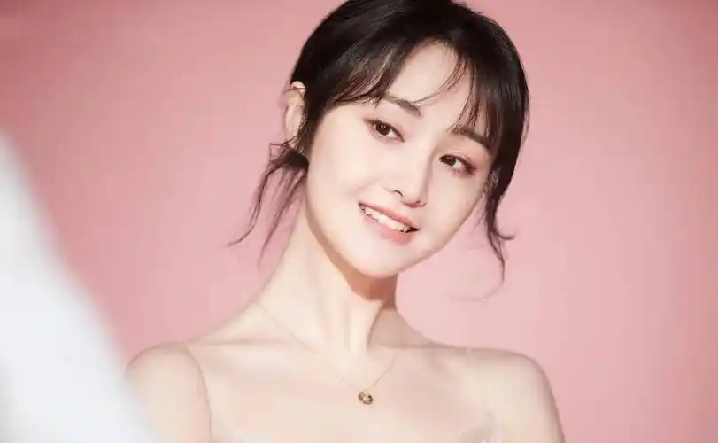 郑爽再次回归网络?看到照片后网友震惊:你就是楚雨荨本荨吧!