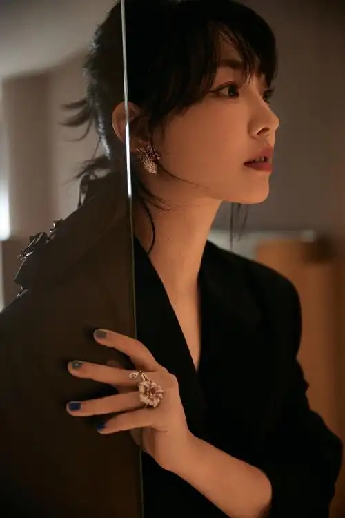 白百何北影节走了三次红毯##白百何好忙