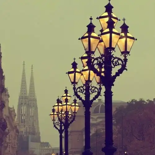 明明是两条平行线,非要去相交,结果只能越走越远