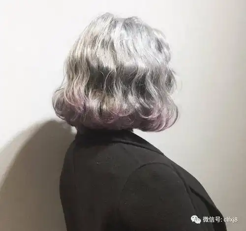 今年流行"发梢染"