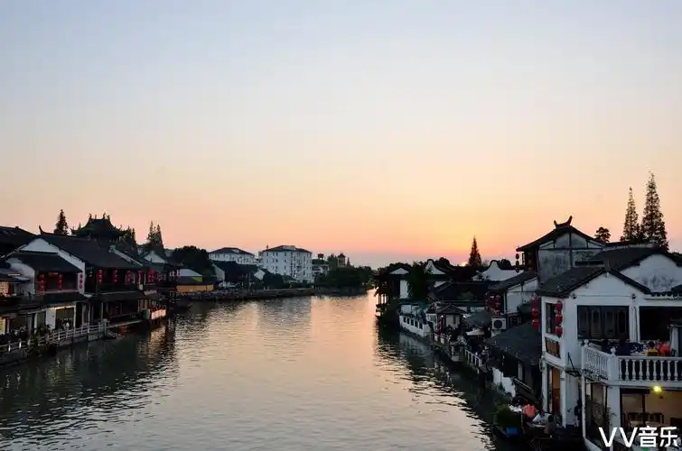 古镇晚霞