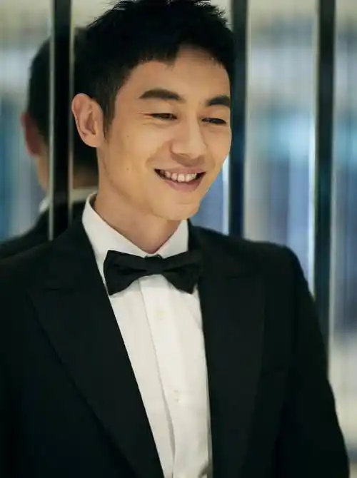 朱亚文:与老婆因戏生情,后悔结婚太晚,婚后9年零绯闻独宠妻女_沈佳妮