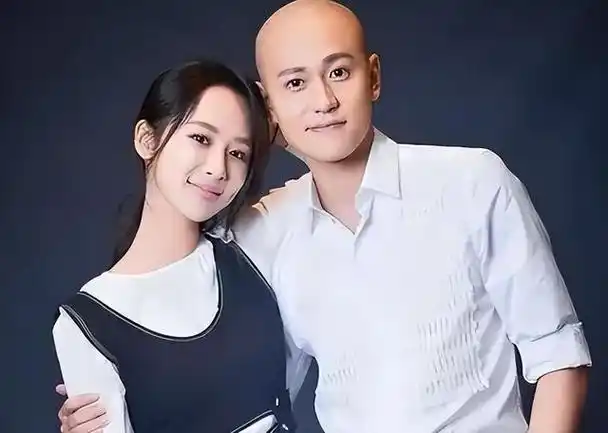 许多网友声称,是秦俊杰和张雪迎之间的互动导致了杨紫和秦俊杰的分手.