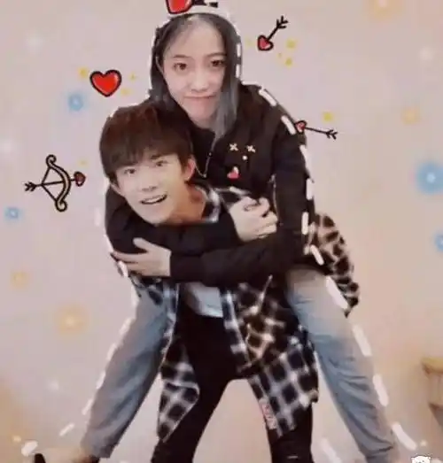 原创千玺的粉丝太疯狂两人情侣合照不算啥看到这个举动千纸鹤崩溃了