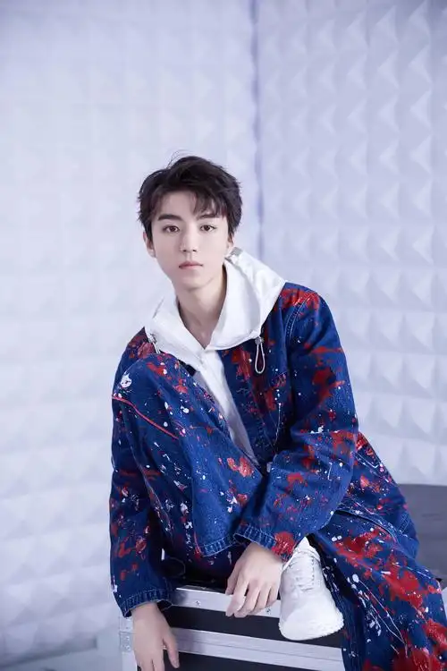 王俊凯干净阳光帅气迷人写真