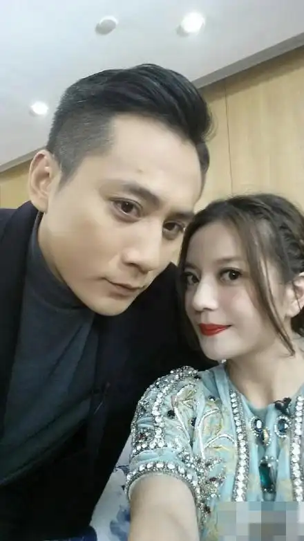 刘烨赵薇咧嘴瞪眼丑照pk