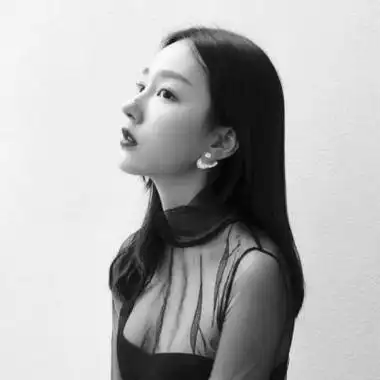 黑白孤傲高冷戴眼镜女生头像 女生头像图片大全 -【爱个性】