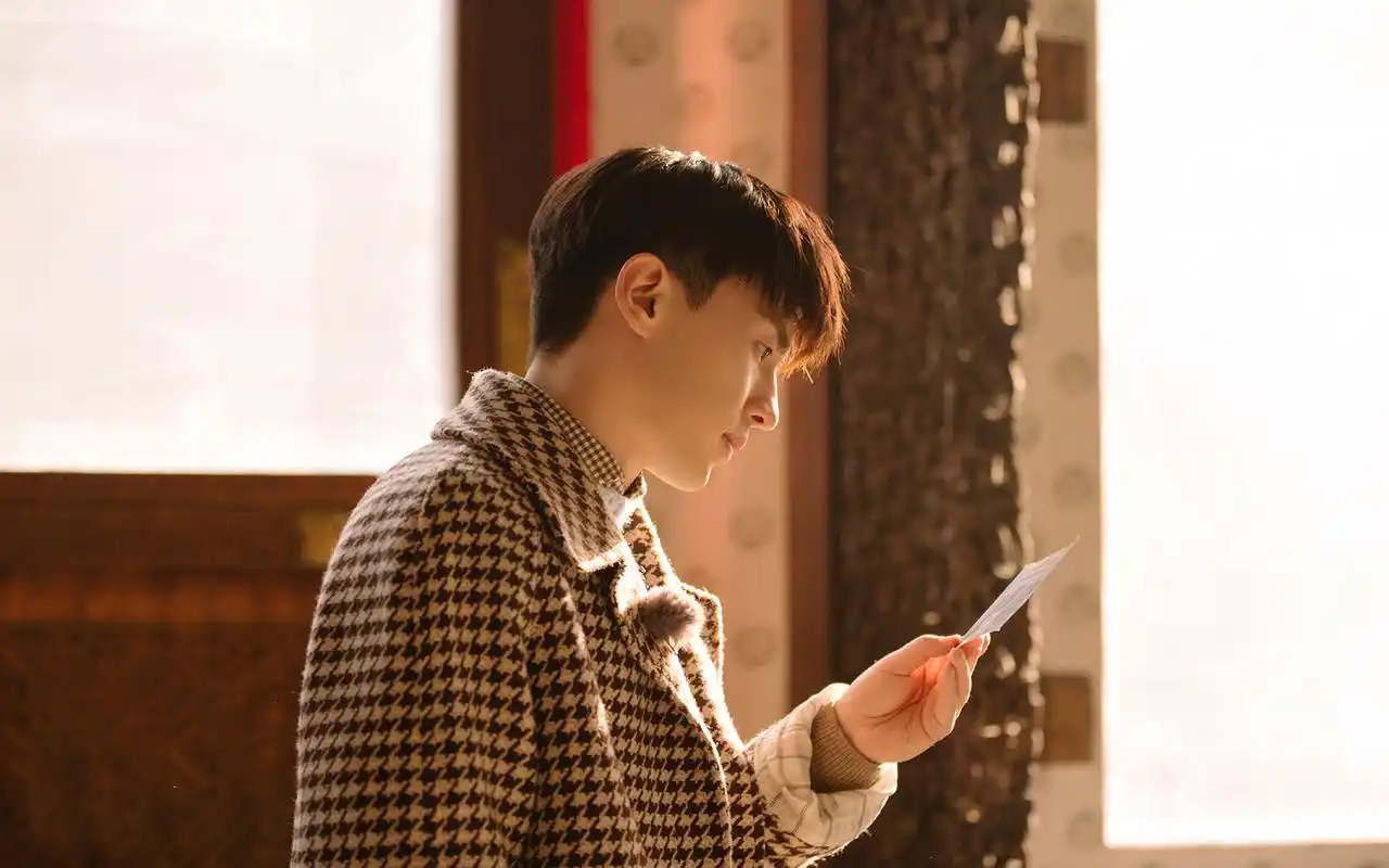 邓伦故宫帅气写真图片桌面壁纸