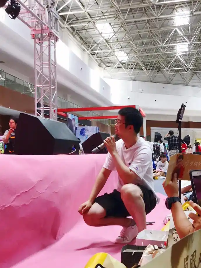 cv涅槃超话终于赶上见面了蹭蹭槃的欧气 项目一切顺利!我可以