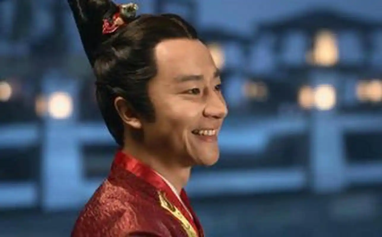 02 黄轩在《芈月传》中饰演的黄歇可谓是一次出色的演绎.