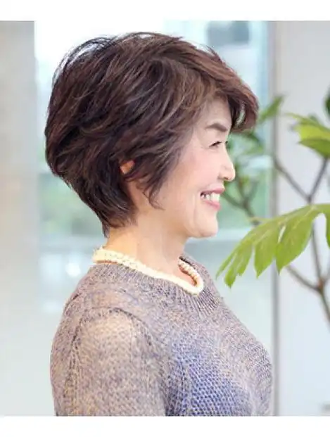 中老年女性,发型这样剪,立体时尚显气质