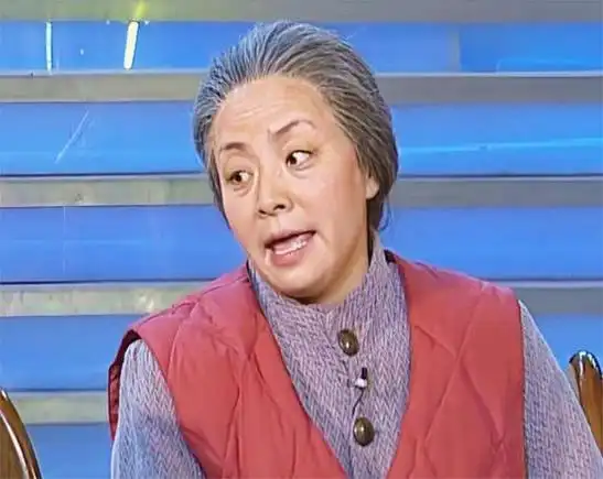 近几年频繁在综艺真人秀中谋生的宋丹丹,因倚仗年长,表现强势和情商