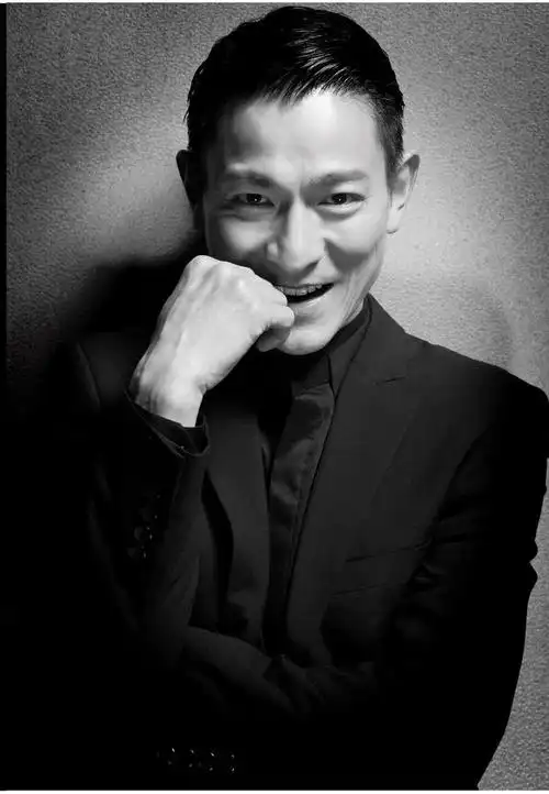 刘德华带宝贝女儿现身商场,网友:跟刘德华一个模子刻的,美极了