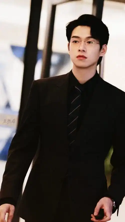 魏大勋刚进组vs减肥20斤后