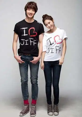 丁一宇整容 粉丝力挺其"原装"