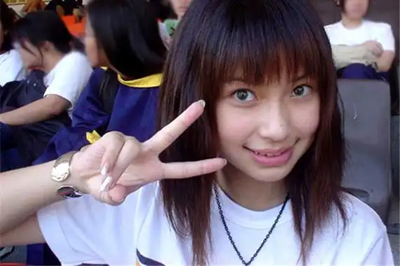 angelababy七年整容史