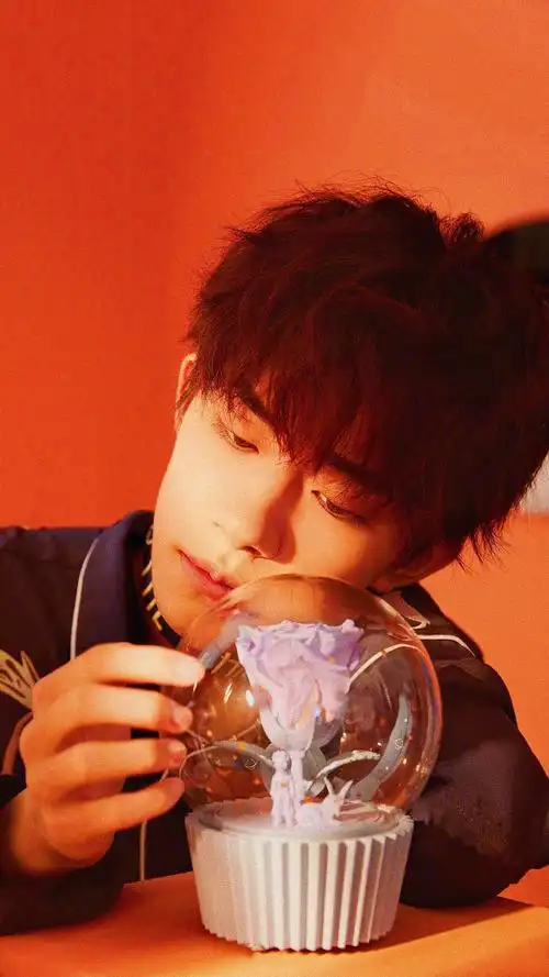 易烊千玺最新帅气手机壁纸图片