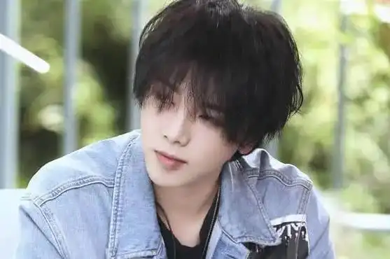 华晨宇家境资料介绍,华晨宇家世关系很强大