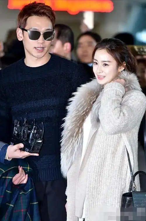 天然美女金泰熙现身,高清照暴露真实状态,皮肤白皙但鱼尾纹明显|张亮