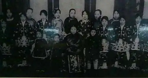 袁世凯十个老婆照片误抢儿子情人做六姨太图5诠释自然美