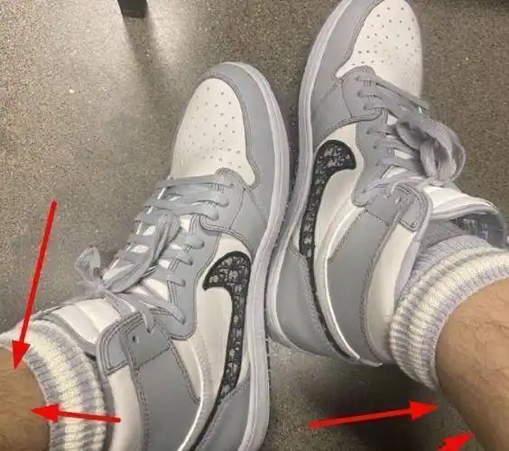 王俊凯晒自拍"腿毛"抢镜,大热天穿毛衣,看到上面的字瞬间懂了_品牌