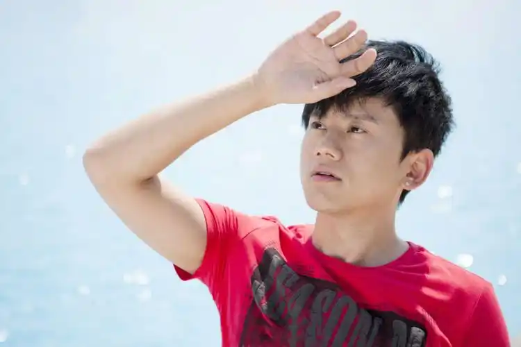 张杰超人气天王帅气桌面壁纸